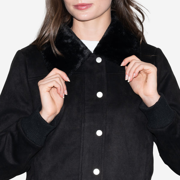 Chamarra con Cuello de Peluche y Broches