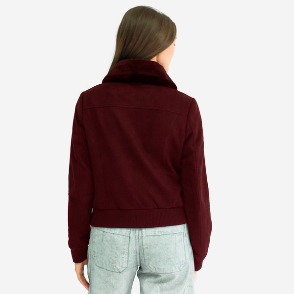 Chamarra con Cuello de Peluche y Broches