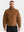 Modelo de frente con chamarra acolchada color marrón y cuello alto cerrado | hover: Marrón