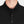 Detalle del cuello y botones del polo negro | hover: Negro
