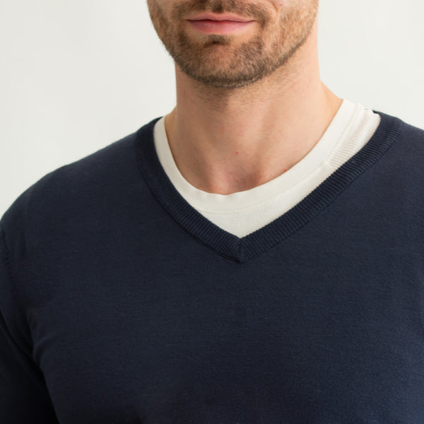 Suéter Ligero para Hombre Regular Fit – Cuello en V